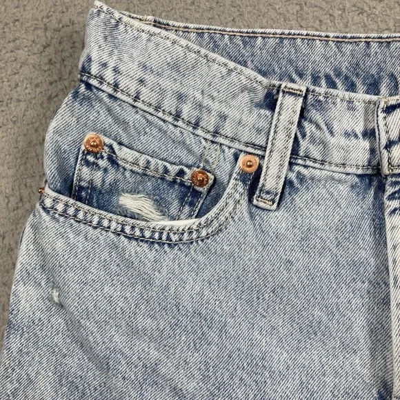 Gap High Rise Loose Bermuda Shorts Womens 2/26 Light Wash Distressed Raw Hem - Picture 2 of 16